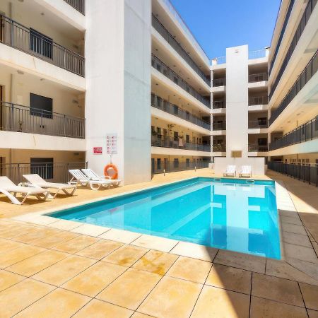 Center Location, Ac, Swimming Pool, And Parking Appartement Olhão Buitenkant foto