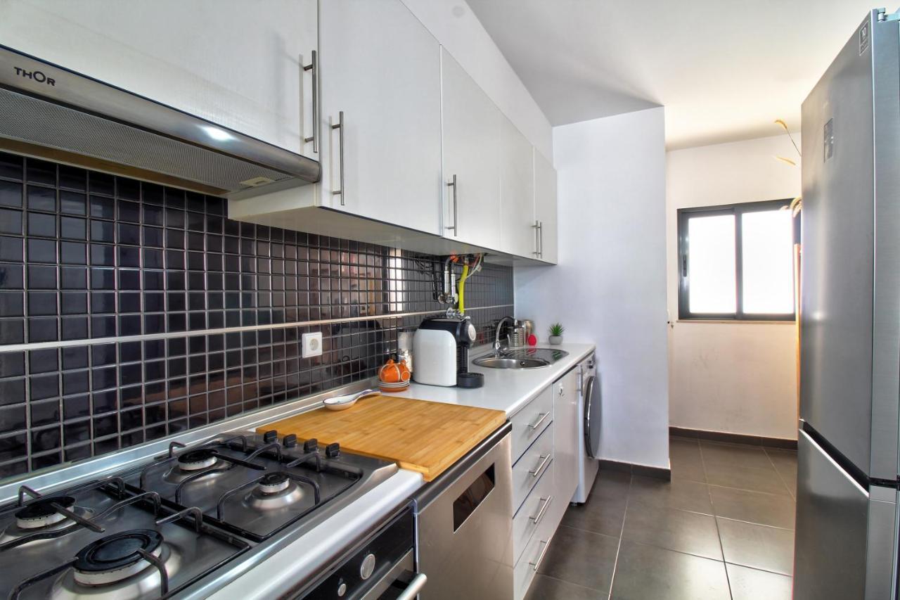 Center Location, Ac, Swimming Pool, And Parking Appartement Olhão Buitenkant foto