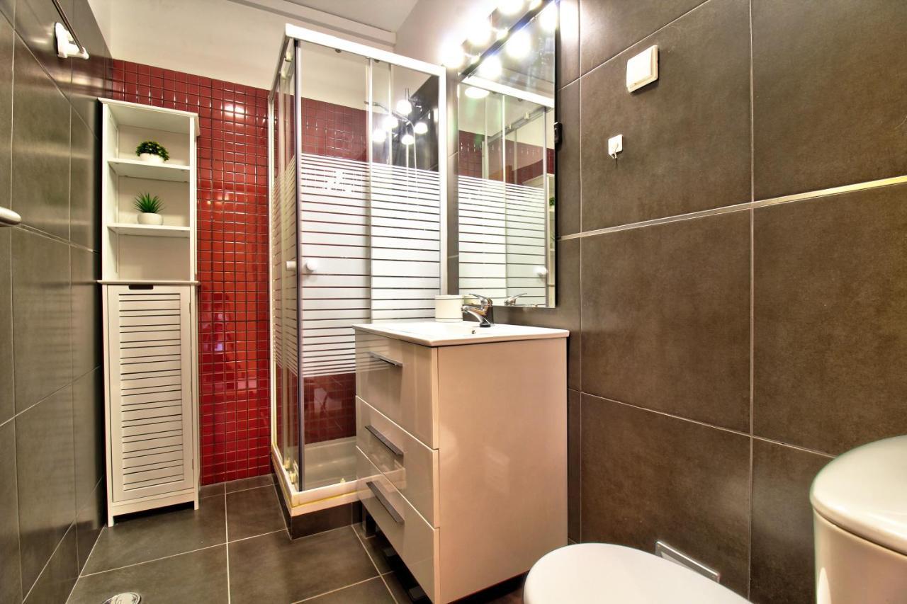 Center Location, Ac, Swimming Pool, And Parking Appartement Olhão Buitenkant foto