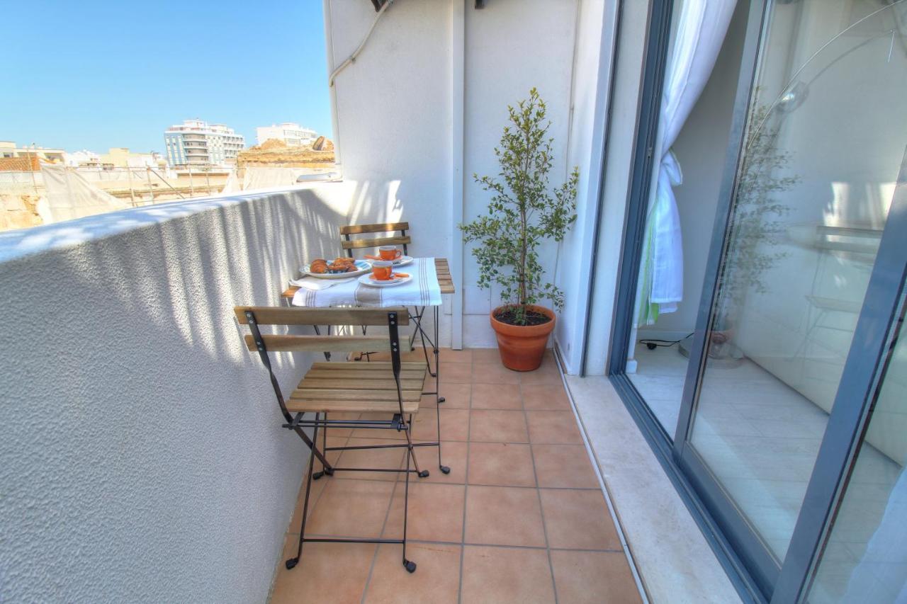 Center Location, Ac, Swimming Pool, And Parking Appartement Olhão Buitenkant foto