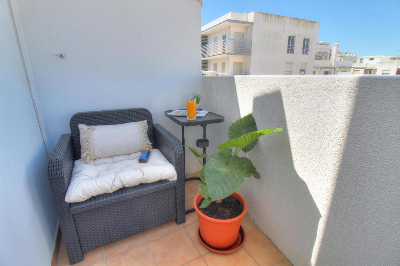 Center Location, Ac, Swimming Pool, And Parking Appartement Olhão Buitenkant foto