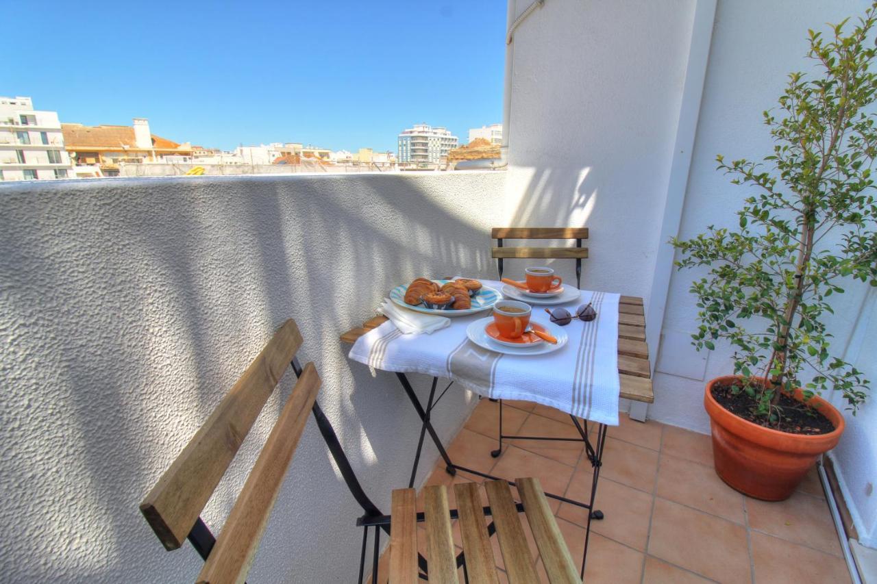 Center Location, Ac, Swimming Pool, And Parking Appartement Olhão Buitenkant foto