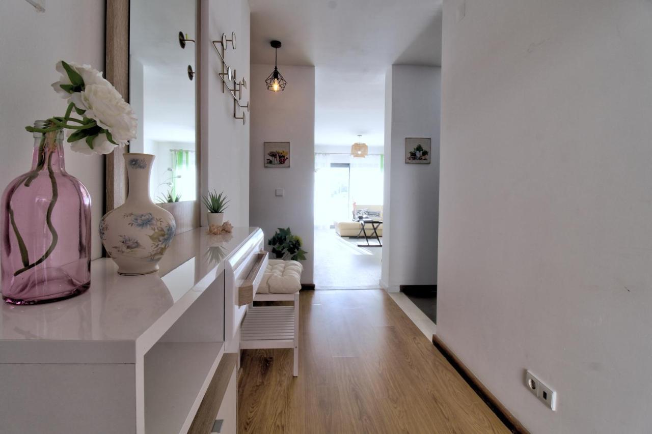 Center Location, Ac, Swimming Pool, And Parking Appartement Olhão Buitenkant foto