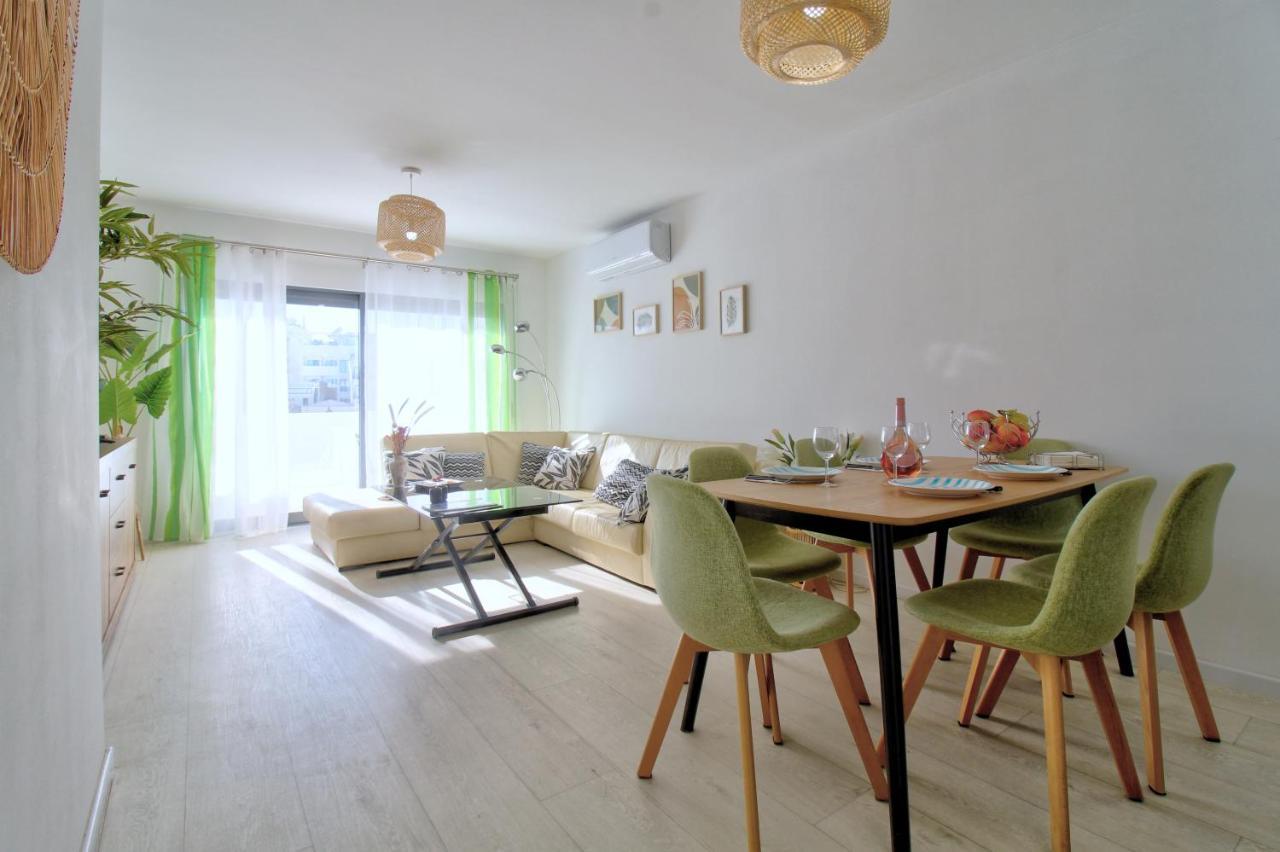Center Location, Ac, Swimming Pool, And Parking Appartement Olhão Buitenkant foto
