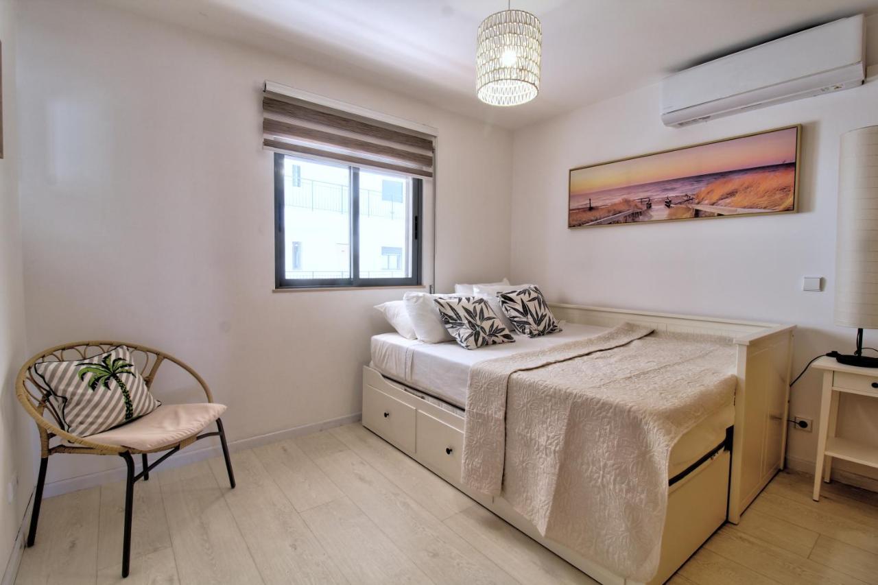 Center Location, Ac, Swimming Pool, And Parking Appartement Olhão Buitenkant foto
