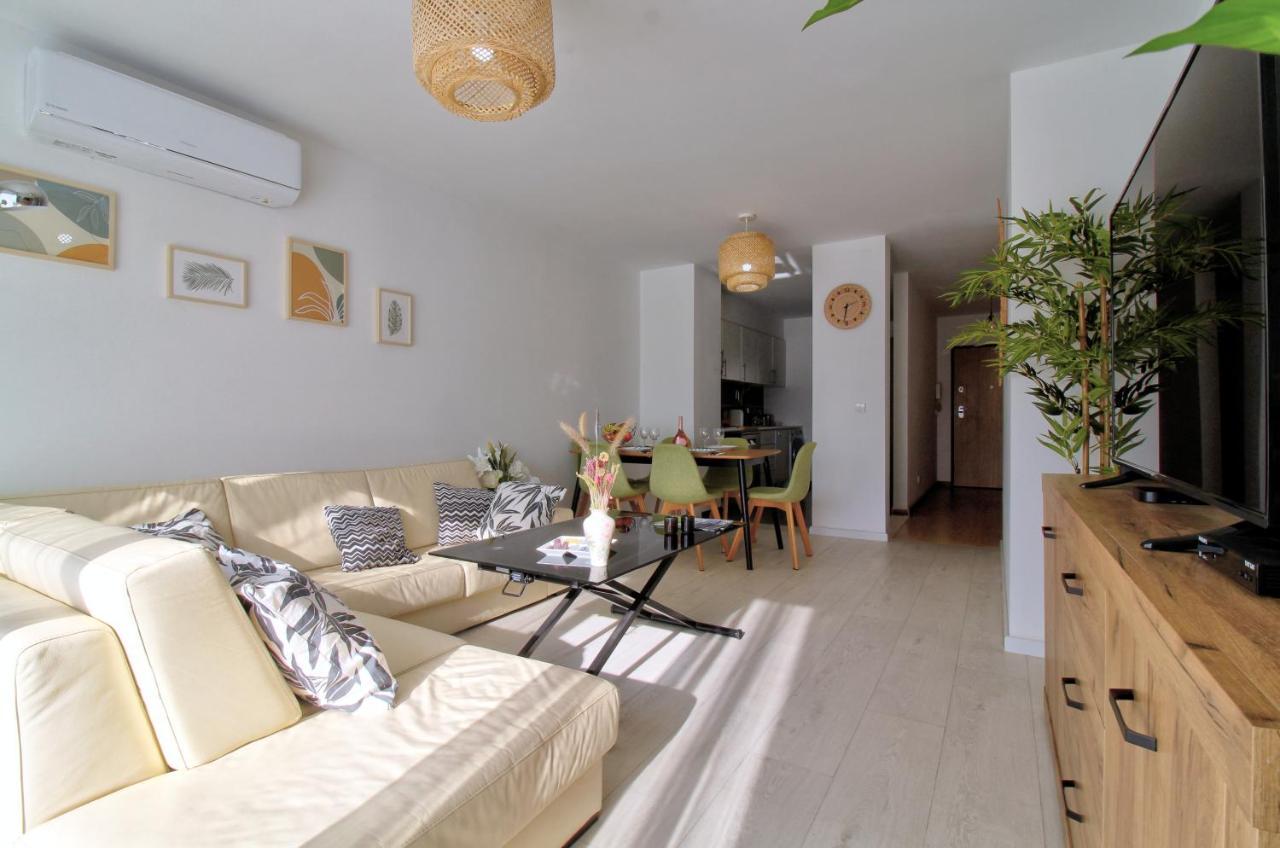 Center Location, Ac, Swimming Pool, And Parking Appartement Olhão Buitenkant foto